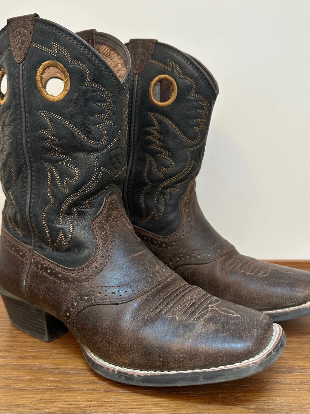 Ariat Distressed Brown Square-Toe Cowboy Boots Kids Size: 3 Genuine Leather